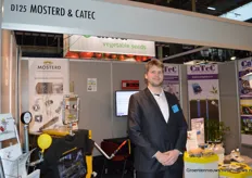 Robert Sloof (CaTec) in de gedeelde stand met Mosterd Naaldwijk. CaTec bracht een nieuwe sensor mee om voor elk substraat een nauwkeurige en betrouwbare meting te kunnen doen van het bodemvochtgehalte/NEC.